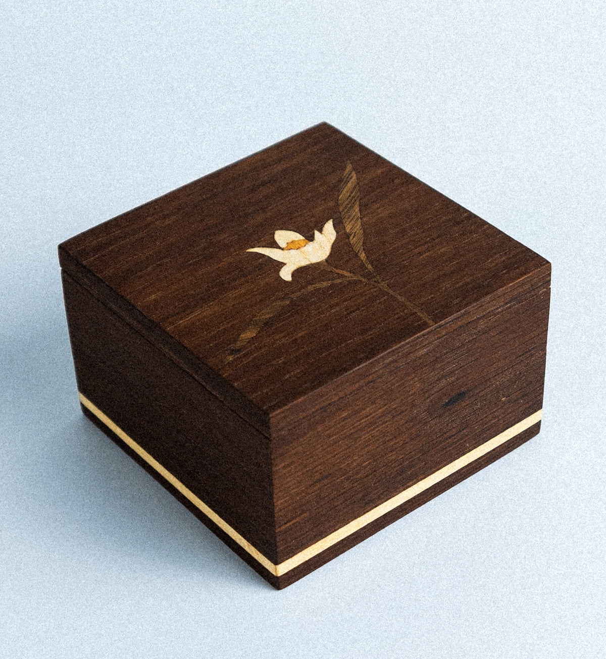 The marquetry lid