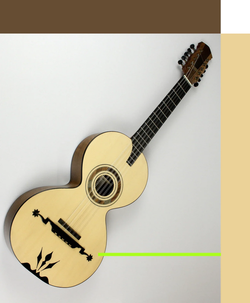 Viola campaniça feita à mão pelo luthier Diogo Valente, com corpo em forma de oito e boca redonda